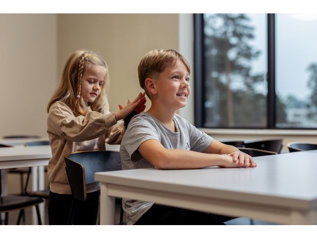 Massageboll m piggar 7,5cm svart