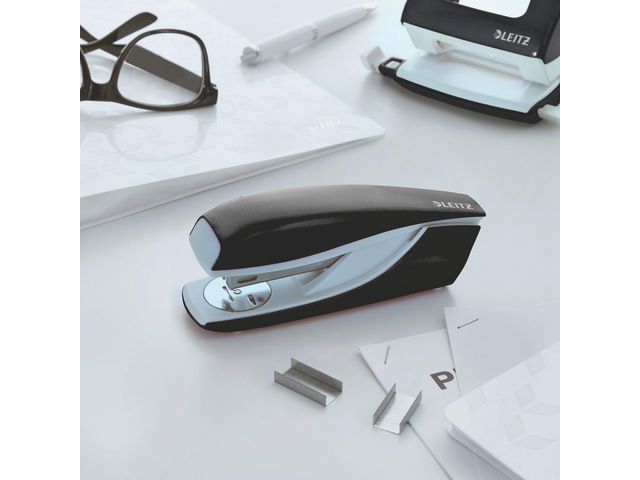 Häftapparat LEITZ WOW 5502 30 ark svart