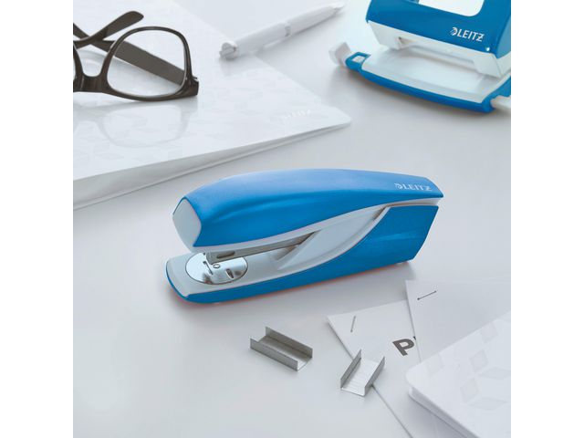 Häftapparat LEITZ 5502 30ark WOW blå