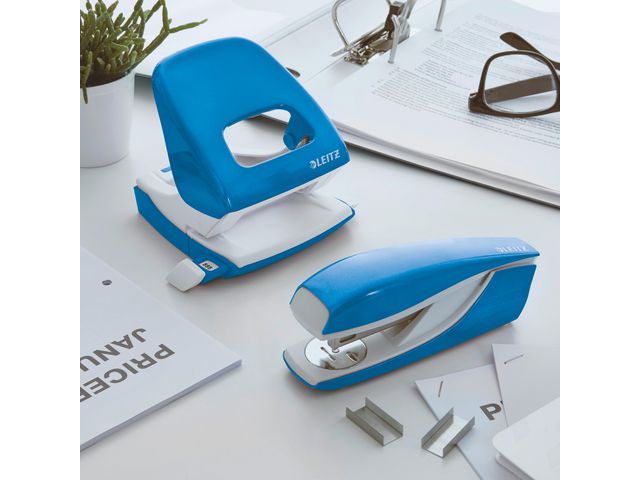 Häftapparat LEITZ 5502 30ark WOW blå
