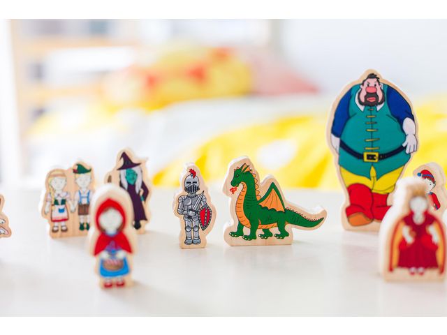 Sagofigurer i trä 12/fp