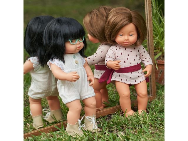 Docka med glasögon 38cm