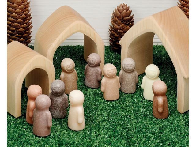 Småfolk från hela världen av sten 10/fp