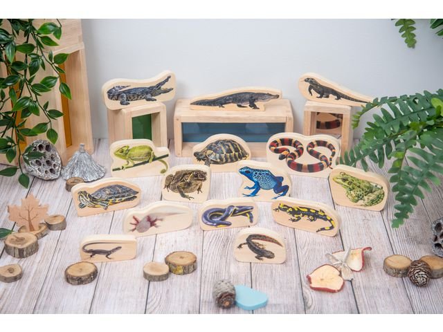 Träfigurer ormar och groddjur 15/fp