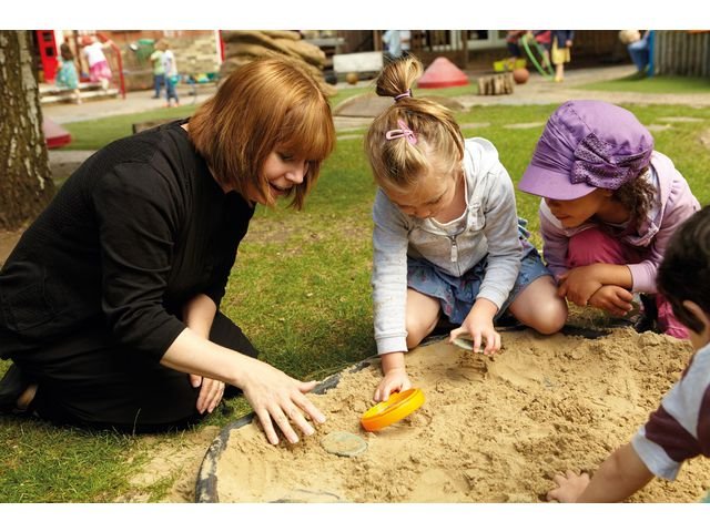 Undersök Fotspår från skogen av sten8/f
